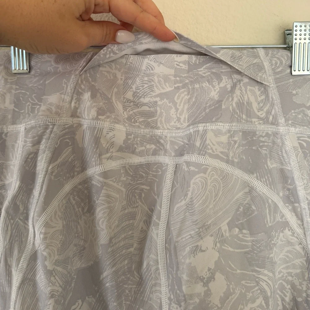 Lululemon White Patterned Fast and Free Crop Leggings - Picture 9 of 13